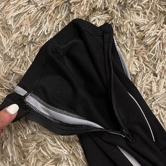 Old Navy Running Pants. Size Medium - Picture 2 of 6